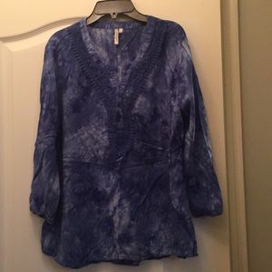 Women’s 3/4 length sleeve v-neck blouse - Size L